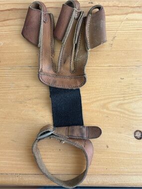 Vintage Leather Archery Snap Buckle Elastic Shooting glove Adjustable Snap